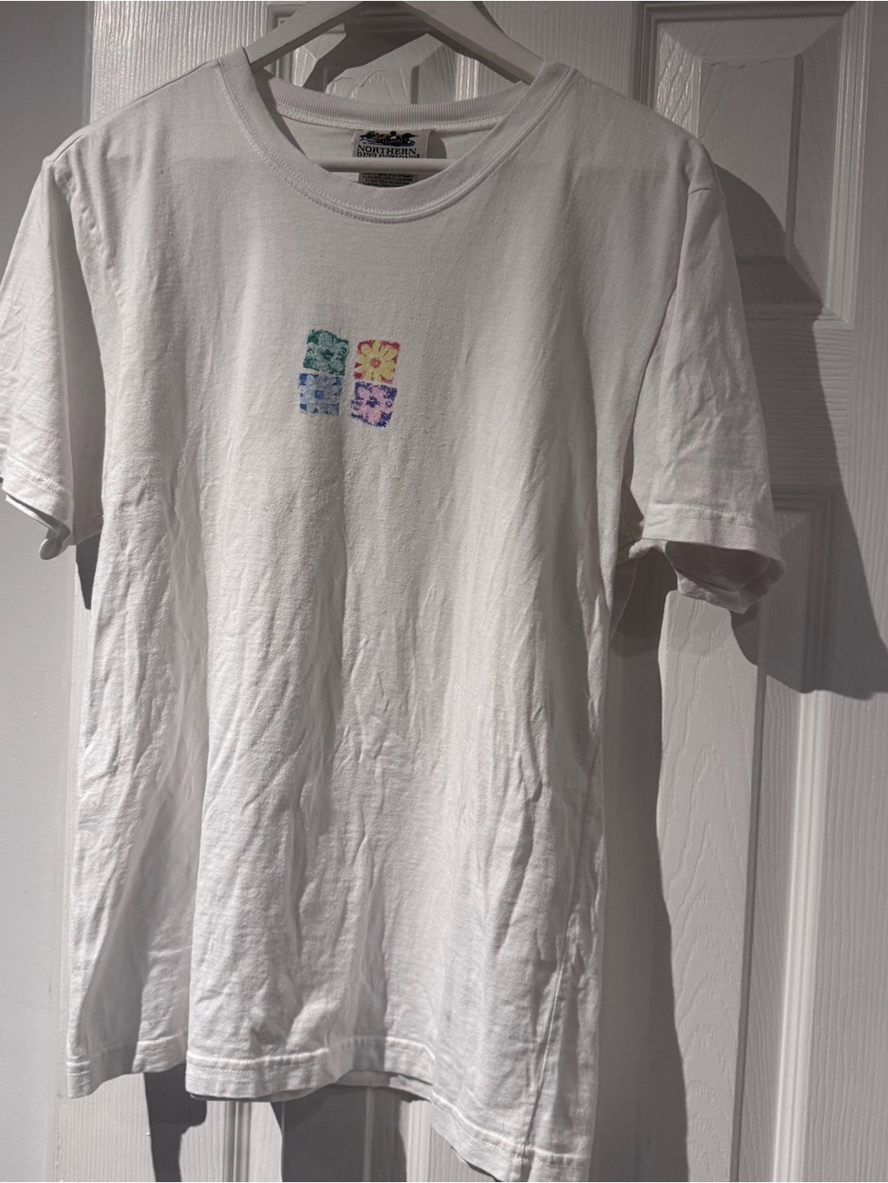 VINTAGE NORTHERN REFLECTIONS White Tee with Small Colorful Floral Patch